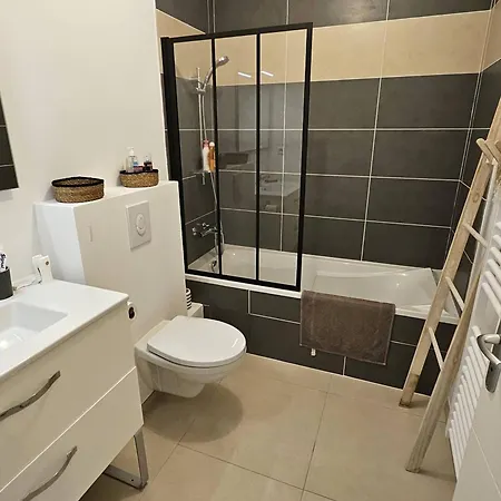 Ravissante Maison Avec Piscine - 6 Pers. - Fr-1-768-138 *